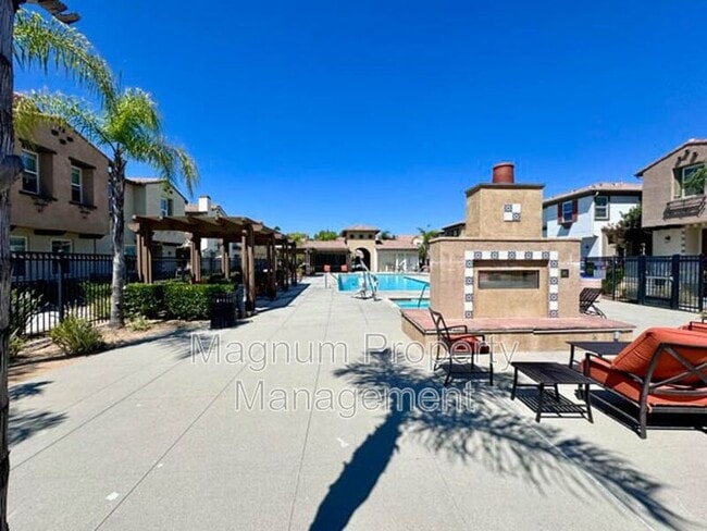Building Photo - 40372 Calle Real