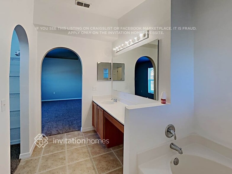 Building Photo - 1450 Mycroft Dr