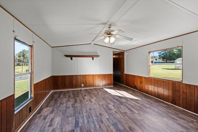 Building Photo - Updated 2BR/1BA Trailer in Muscle Shoals –...