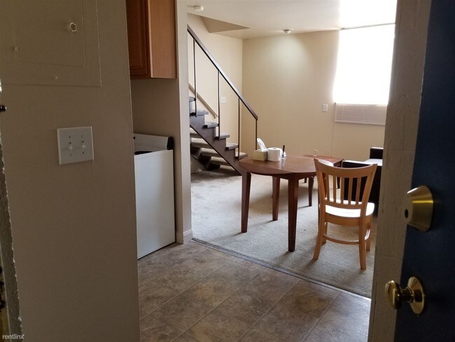 Building Photo - 1 br, 1 bath Apartment - 731 Packard St 117