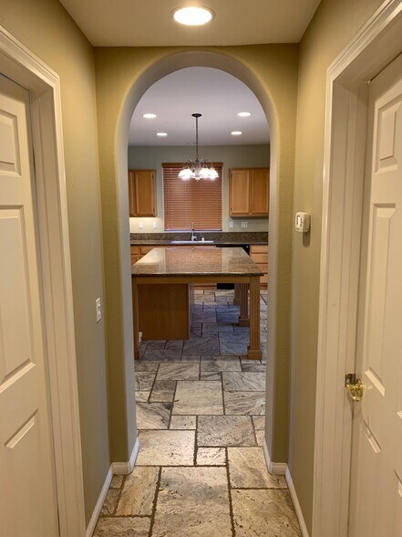 Building Photo - 84126 Canzone Dr