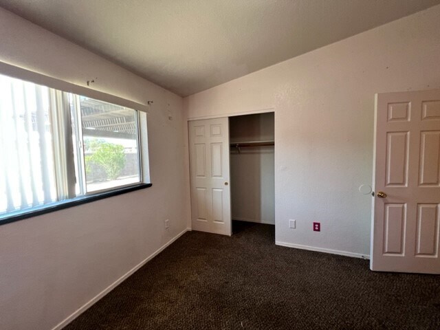 Building Photo - 2524 S Ridge Ave