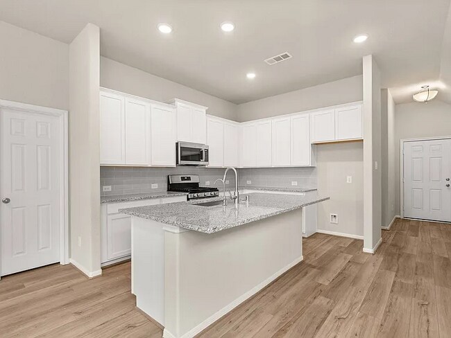 Building Photo - 9419 Hard Rock Rd