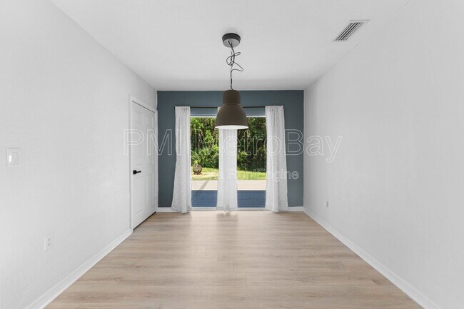 Building Photo - 4939 Woodland Dr