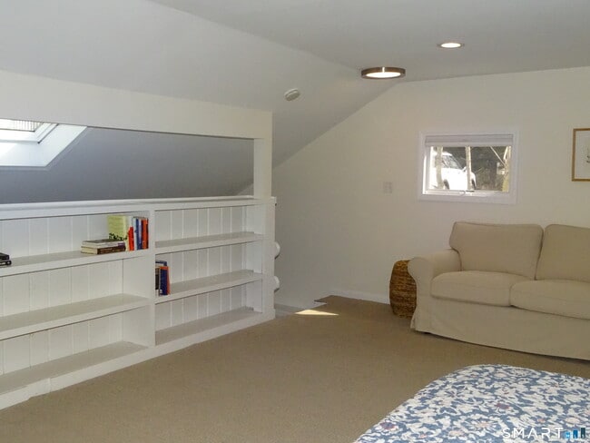 Building Photo - 81 Church St