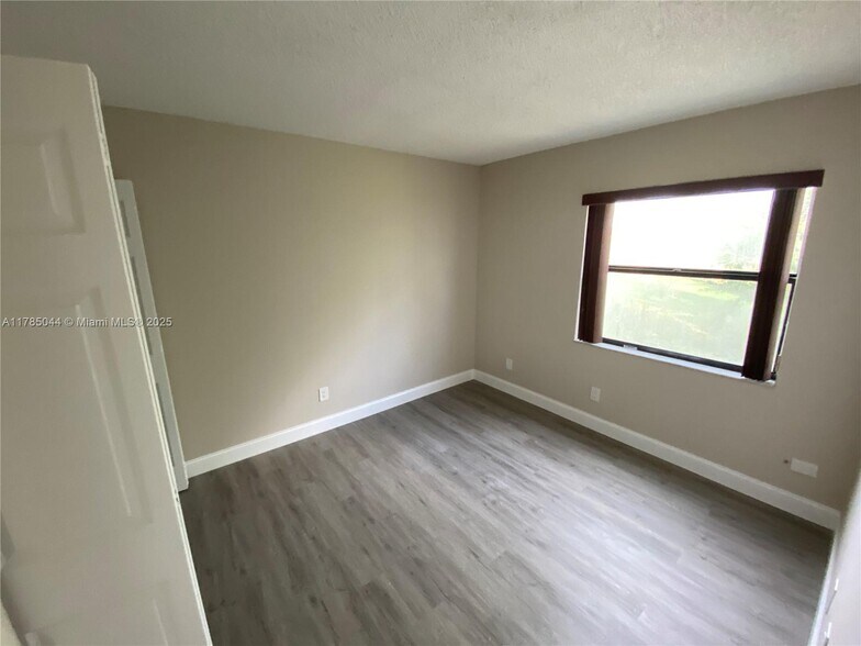 Building Photo - 3396 Foxcroft Rd