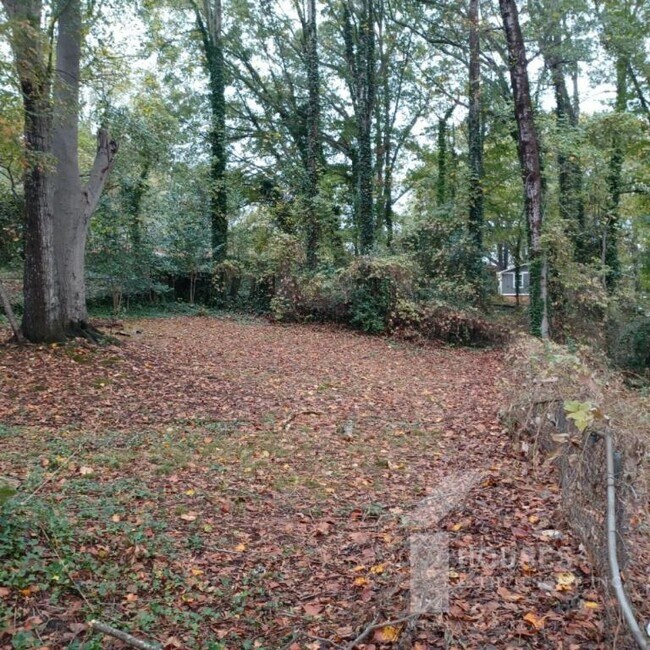 Building Photo - 714 Farley Ave