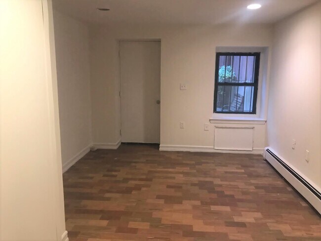 Building Photo - 908 Amsterdam Ave