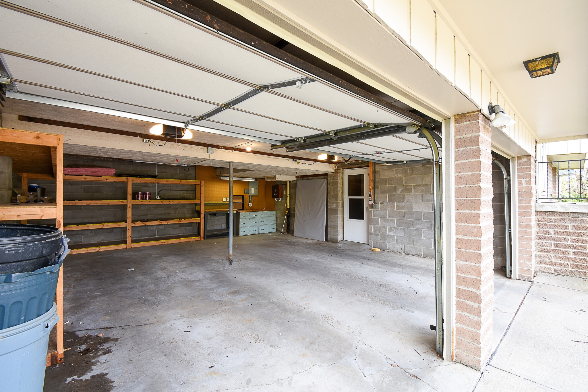 Building Photo - 10205 T Cir