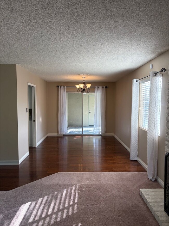 Building Photo - 55 and OLDER KERN CITY 2 BED UPDATED HOME