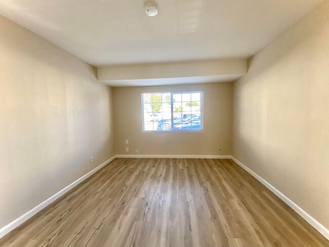 Building Photo - Charming 2-Bedroom Townhome for Rent w/Yar...