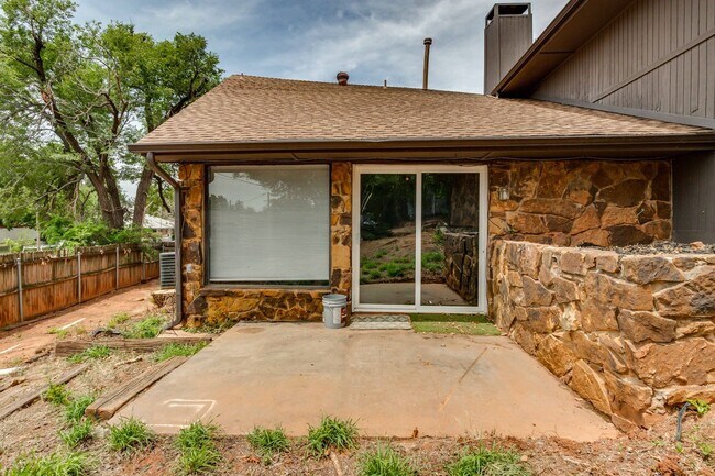 Building Photo - 4106 Mason Dr