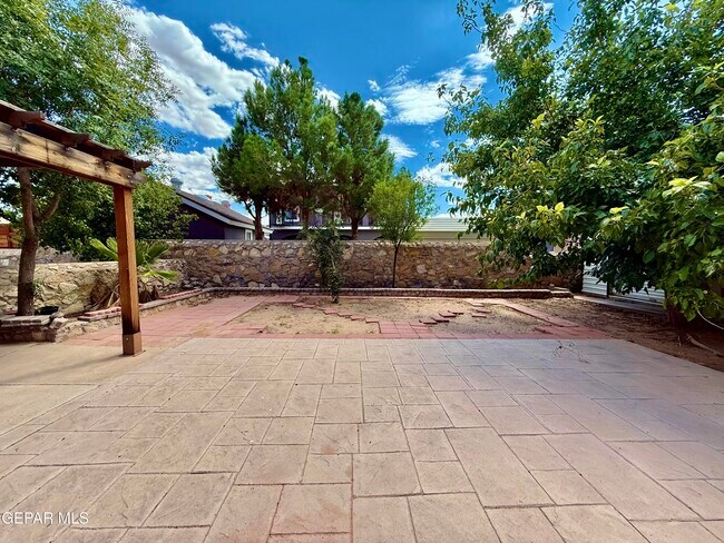 Building Photo - 12720 Tierra Mina Dr