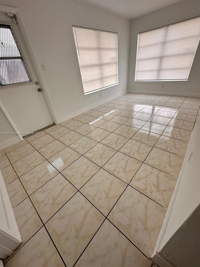 Building Photo - 633 NW 20th St