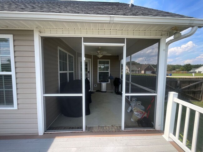 Building Photo - 223 Victory Dr