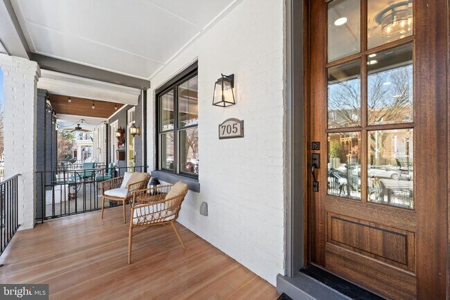 Building Photo - 705 Kentucky Ave SE