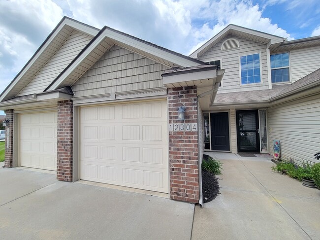 Primary Photo - 12304 NW Fox Creek Drive