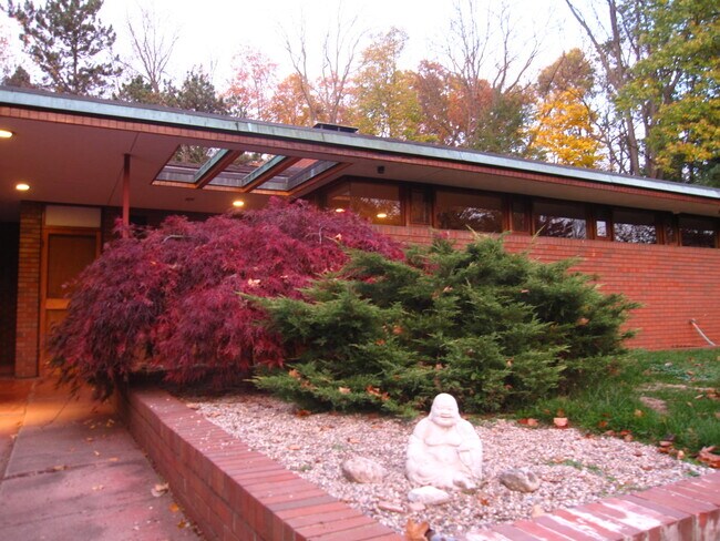 Building Photo - 2417 Londonderry Rd