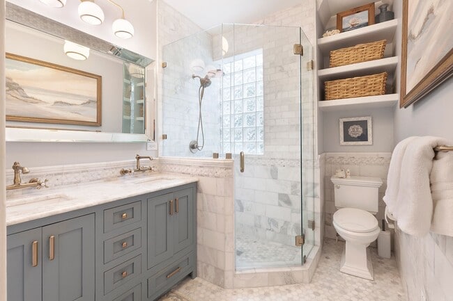 Building Photo - Timeless 3/2 in the Heart of Midtown by Piedmont Park!