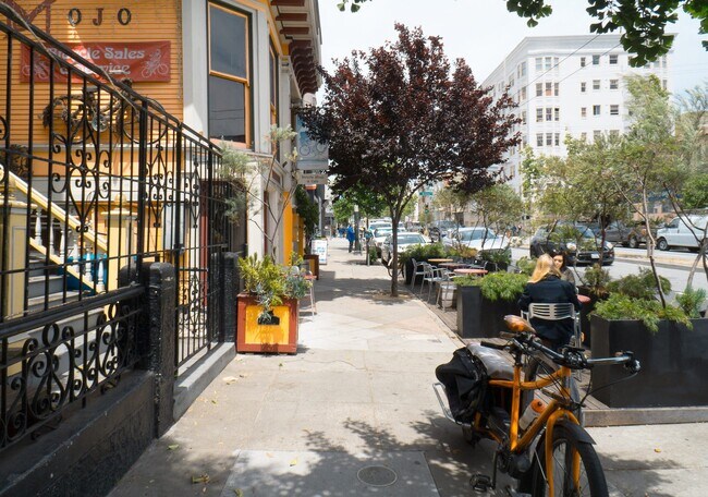 Divisadero Parklett - 1245 Oak Street Building