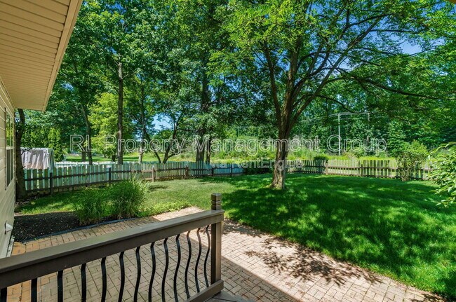 Building Photo - 5551 Ainsley Dr
