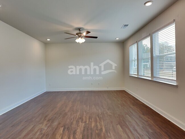 Building Photo - 768 Carnaby Ln