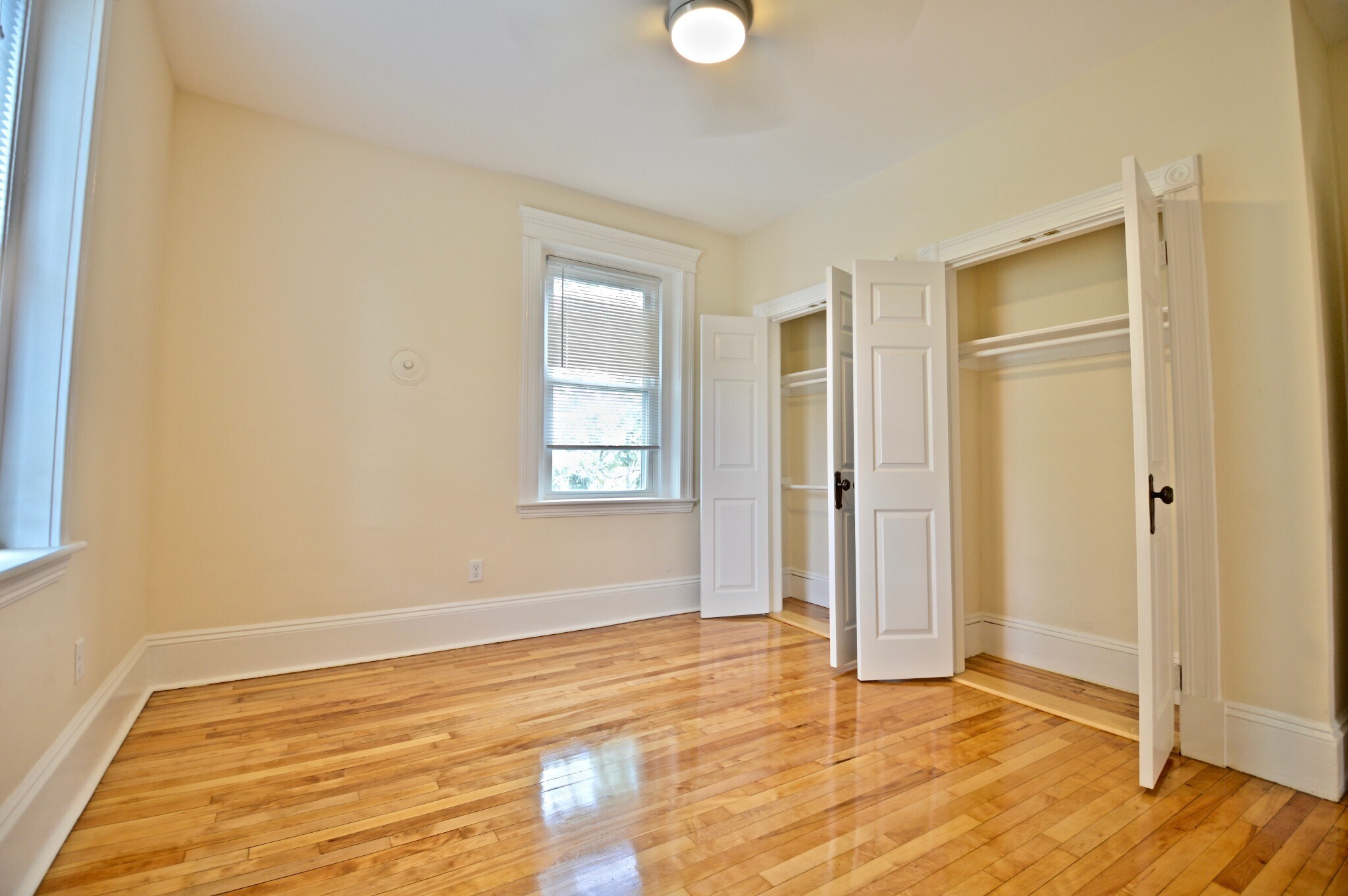 Building Photo - 164 Strathmore Rd