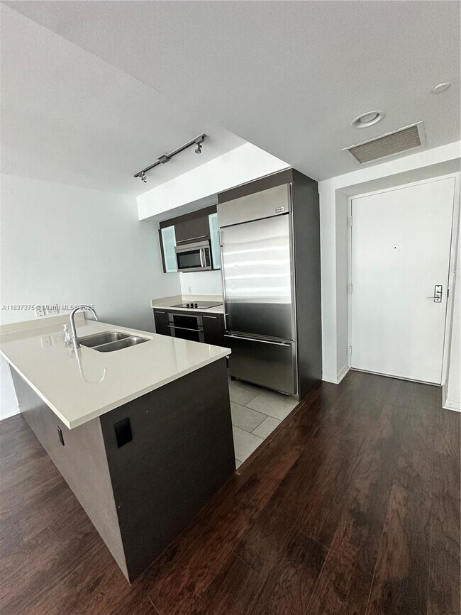 Building Photo - 500 Brickell Ave