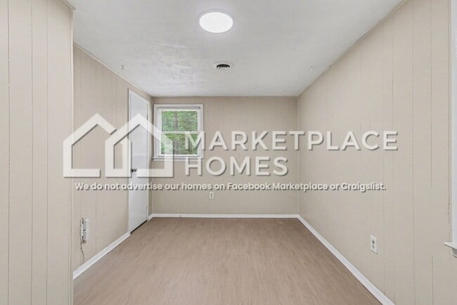 Building Photo - 3834 Maggie Dr SE