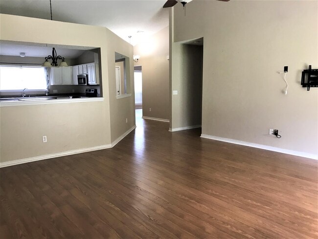 Building Photo - 335 Egan Dr