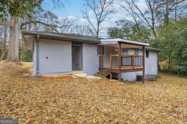 Building Photo - 2953 Meadowview Dr SE
