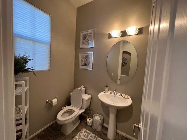 Building Photo - 115 Romanza Ln