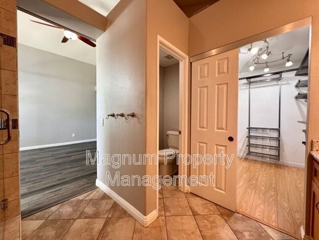 Building Photo - 25483 Blackthorne Dr