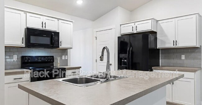 Building Photo - 3949 N Amberwood Ave