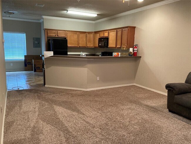 Building Photo - 2106 Main St