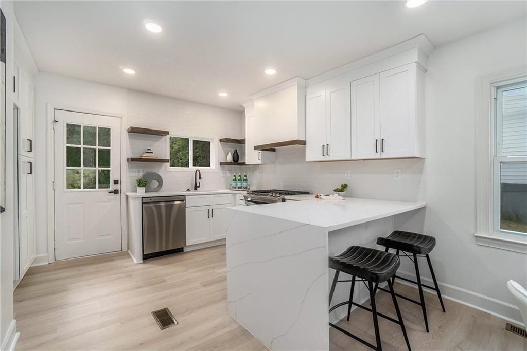 Building Photo - 2539 Glendale Cir SE