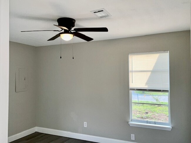 Building Photo - Gulfport 2 Bedroom