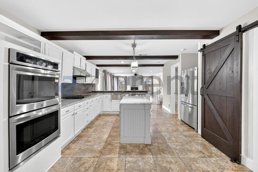 Building Photo - 3817 Dutton Dr