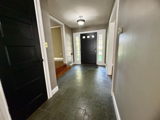 Building Photo - 4 Bedroom Single Family Home Available in ...