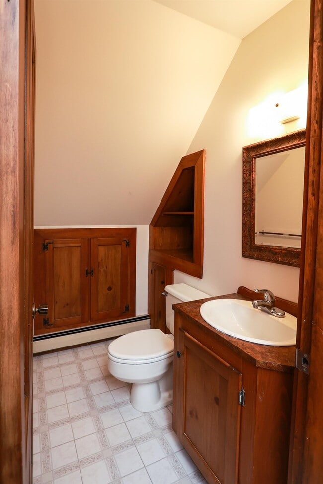 Building Photo - 25 Blucher St