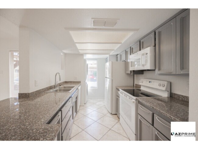 Building Photo - Lovely 3/2 Scottsdale Condo - Mountain Vie...