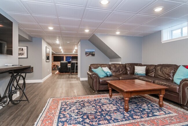 Building Photo - 25 Nason Hill Ln