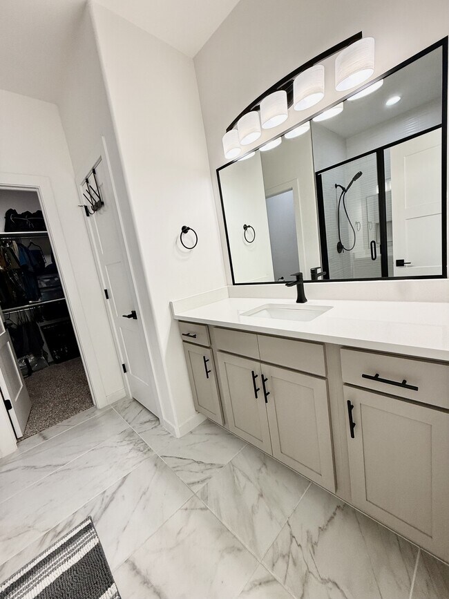 Building Photo - 15052 Destination Ave