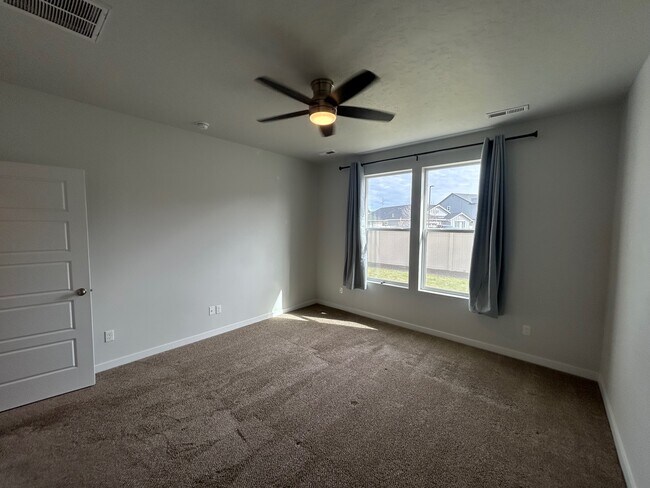 Building Photo - Iceberg Lake