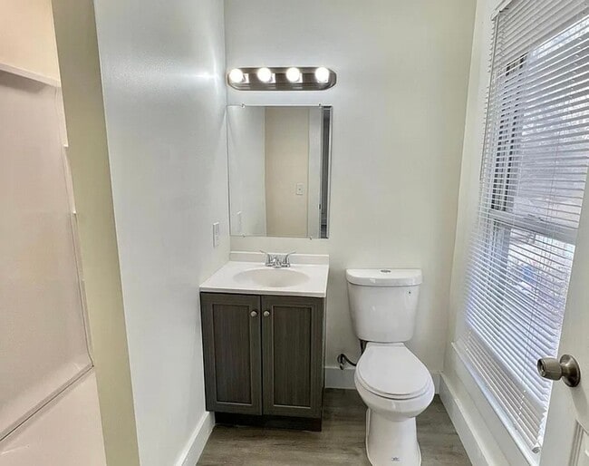 Building Photo - Beautiful Studio in the Desirable Delano D...