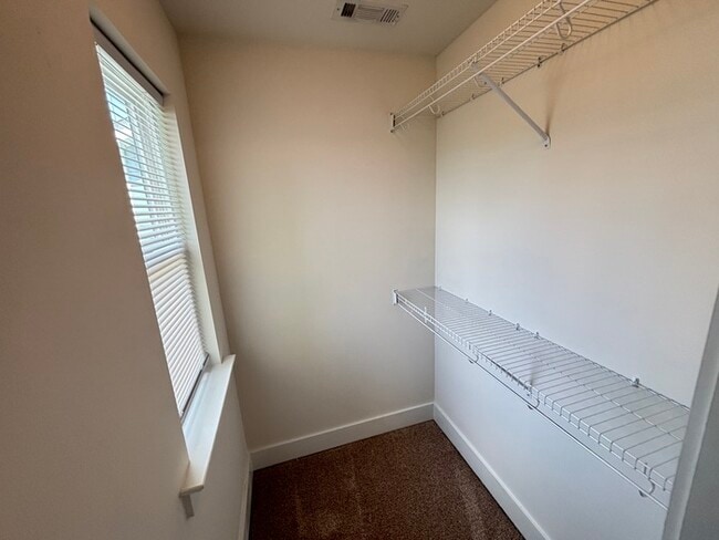 Building Photo - 432 Elegance Way