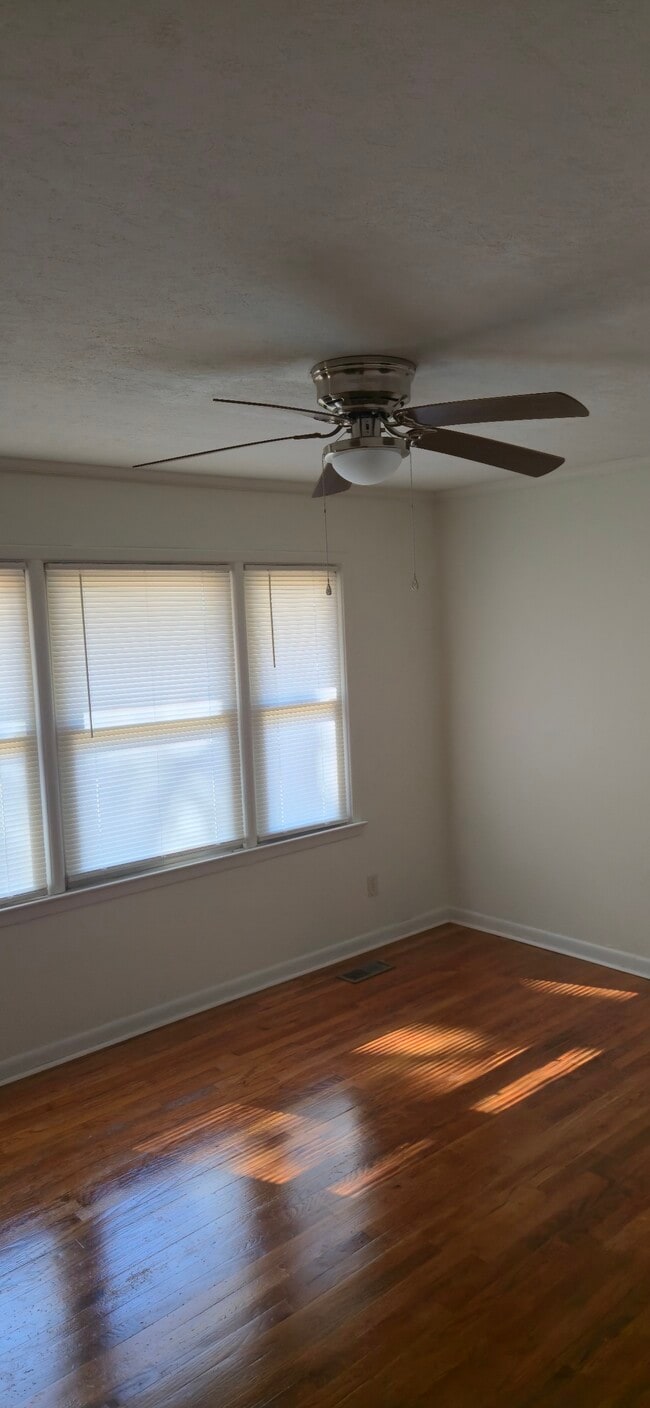 Building Photo - 133 Kings Ct Dr