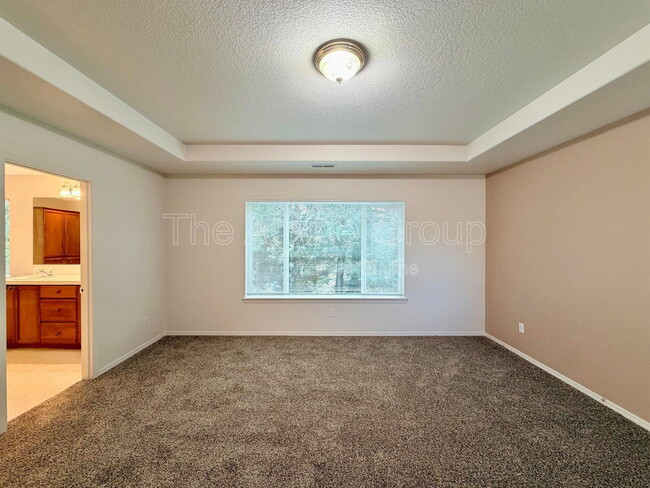 Building Photo - 958 SE Roundelay St