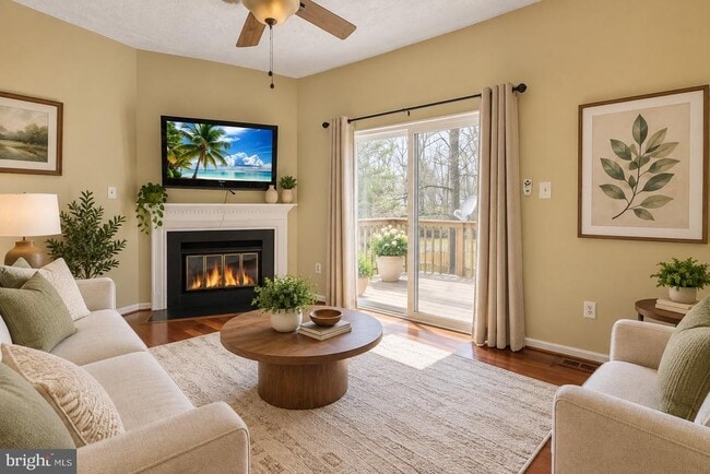 Building Photo - 6121 Cedar Wood Dr