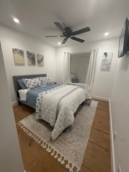 Bedroom with built in Closet Organizer, Window Seat w/ Storage - 2175 Calle Ola Verde